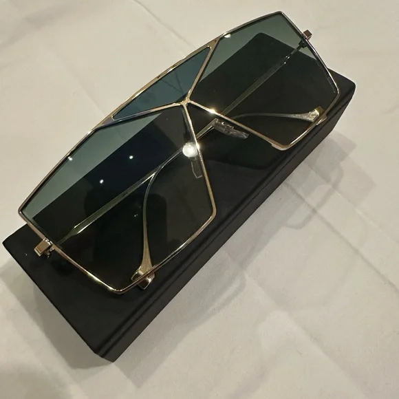Loewe Geometric Sunglasses in Gold and Green - Picture 3 of 11